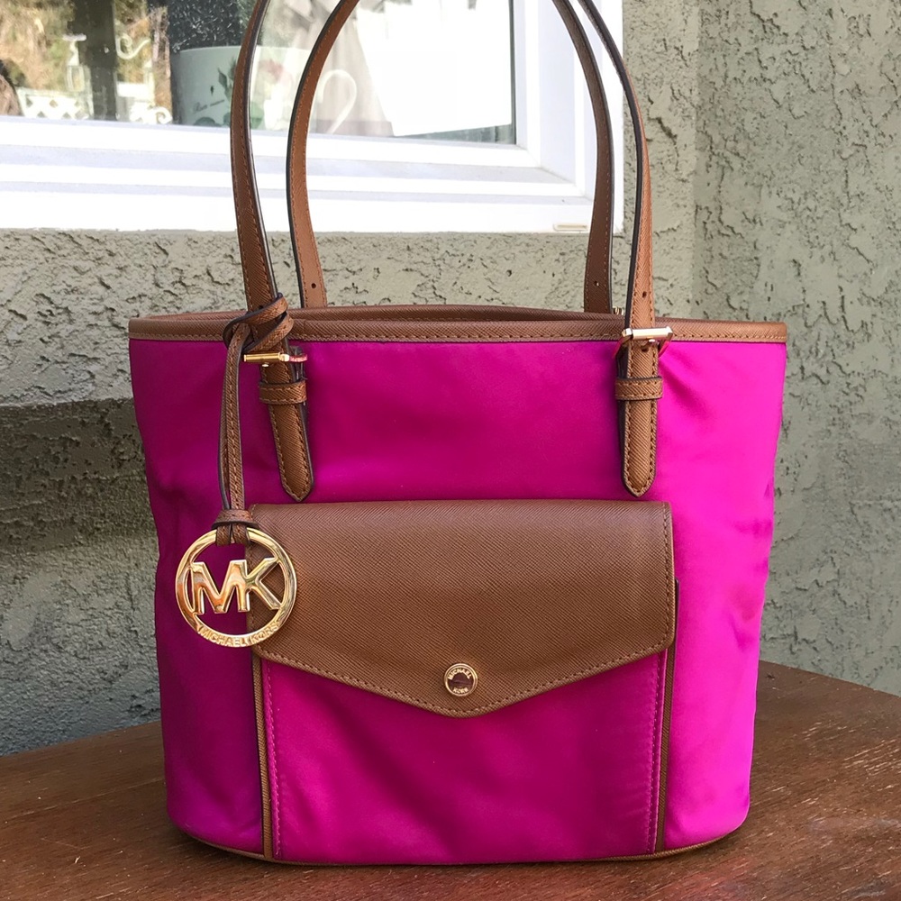 Hot Pink Michael Kors Bag 🦄